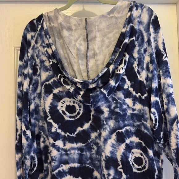 Koolaburra Navy and White Tie-Dye Hoodie XL - Picture 4 of 5